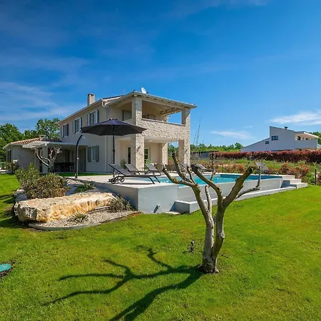 Holiday home Legro Zuzici